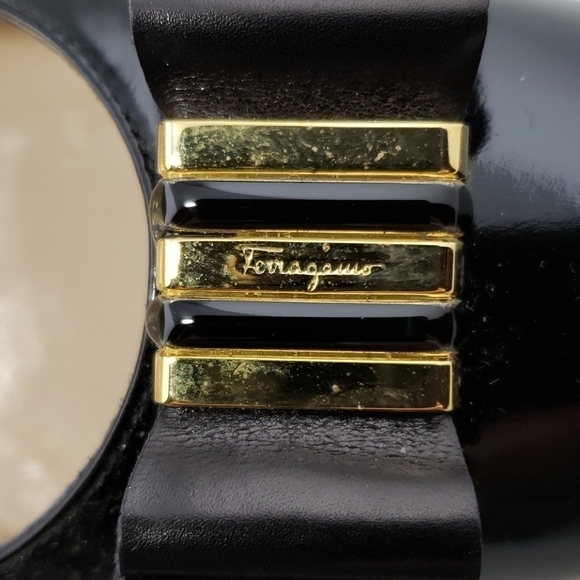 FERRAGAMO Black Patent Leather Pumps EUC in Box - Picture 13 of 13